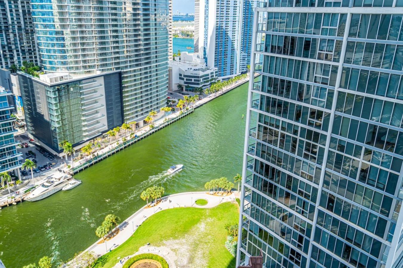 Icon 1 Bed With Water Views 16 Ft Ceilings And Free Access Apartment Miami